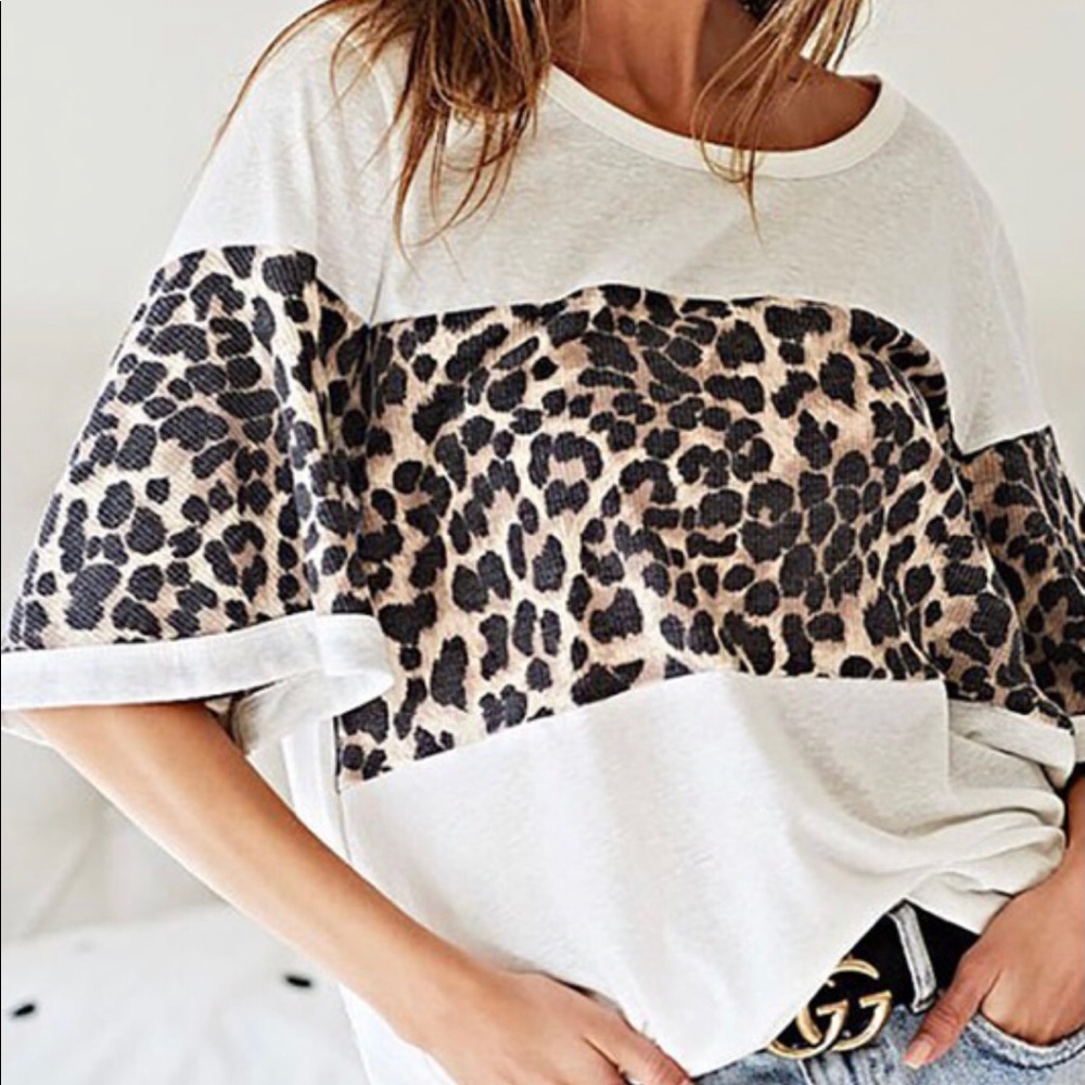 BiBi leopard contrast bell sleeve top. Boutique. - Picture 3 of 5